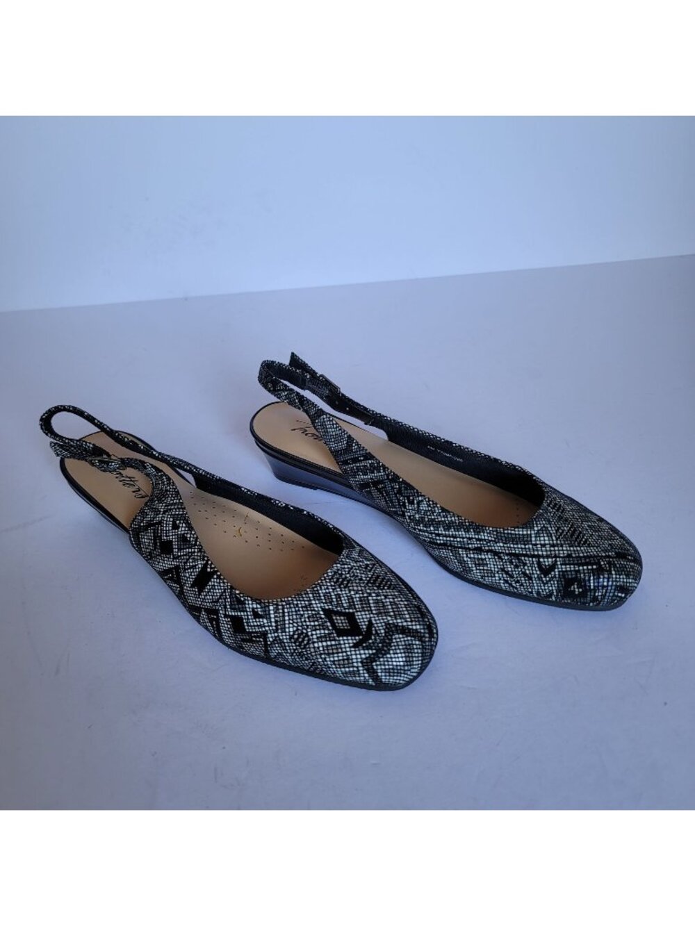 Trotters Black White Geometric Print Slingback Low Wedge Pumps Office Size 7M